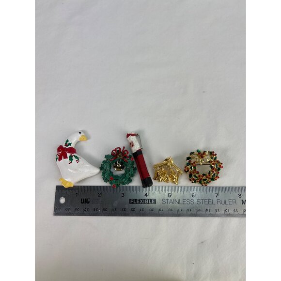 VTG Christmas Brooch Pin Lot Goose Wreaths Nativity Santa Holly Wreath - Picture 4 of 4